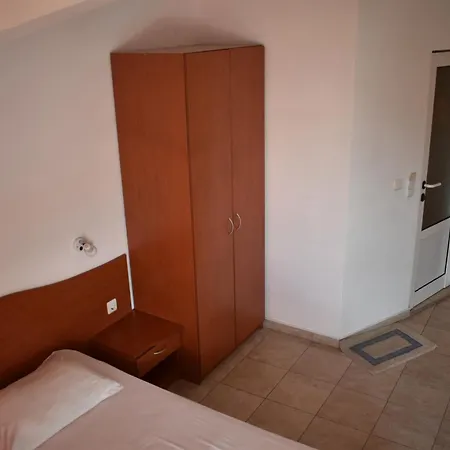 Отель Morski Dar And Free Parking Кранево